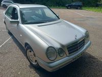 Used Mercedes E240 170 HP (125 kW) 1998 Silver Sedan