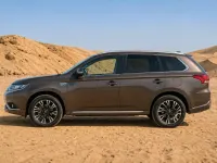 Używany Mitsubishi Outlander P-HEV 200 KM (147 kW) 2016 Brązowy SUV