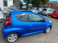 Second-hand Peugeot 107 Allure 68 CP (50 kW) 2013 Albastru Hatchback