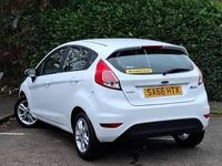 Used Ford Fiesta Zetec 100 HP (73 kW) 2016 White Hatchback