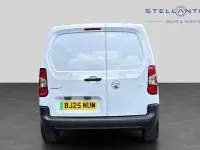 Second-hand Vauxhall Combo 98 kW (134 CP) 2025 Alb Monovolum
