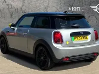 Begagnad Mini Cooper Level 2 135 kW (184 HK) 2023 Halvkombi