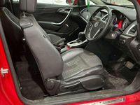 Used Vauxhall Astra GTC SRi 165 HP (121 kW) 2013 Red Coupe