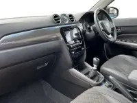 Used Suzuki Vitara SZ5 129 HP (94 kW) 2022 Solar yellow / cosmic black SUV