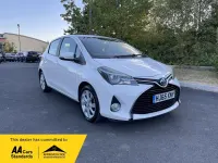 Used Toyota Yaris 100 HP (73 kW) 2015 White Hatchback