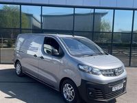 Usado Vauxhall Vivaro 120 HP (88 kW) 2022 Cinzento Monovolume