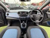 Usado Hyundai i10 SE 87 HP (63 kW) 2015 Cinzento Citadino