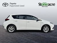 Used Toyota Auris Hybrid 134 HP (98 kW) 2017 White Hatchback