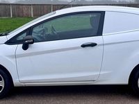 Used Ford Fiesta 70 HP (51 kW) 2011 White Hatchback
