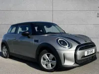 Usado Mini Cooper Classic 134 HP (98 kW) 2023 Prateado Citadino