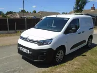 Used Citroën Berlingo Start 100 HP (73 kW) 2019 White MPV