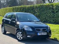 Begagnad Kia Rio 2011 Svart Halvkombi