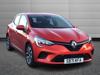 Used Renault Clio V Iconic 90 HP (66 kW) 2022 Flame red  Hatchback