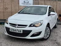 Used Vauxhall Astra Excite 2014 White Hatchback