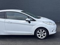 Used Ford Fiesta Zetec 82 HP (60 kW) 2011 White Hatchback