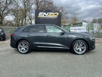 Usado Audi e-tron Comfort 300 kW (408 CV) 2019 Gris SUV