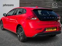 Used Volvo V40 Momentum 120 HP (88 kW) 2017 Red Hatchback