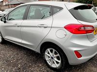 Used Ford Fiesta Zetec 70 HP (51 kW) 2018 Silver Hatchback