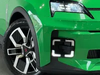 New Renault 5 E-Tech Urban 39 kW (54 HP) 2025 Green Hatchback