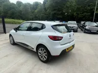 Used Renault Clio IV Dynamique 90 HP (66 kW) 2018 White Hatchback