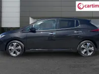 Begagnad Nissan Leaf Tekna 110 kW (150 HK) 2022 Svart Halvkombi