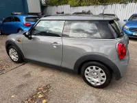 Usado Mini ONE Hatch 102 CV (75 kW) 2016 Gris Utilitario