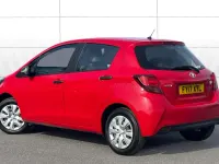 Used Toyota Yaris Active 69 HP (50 kW) 2016 Red Hatchback