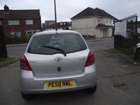 Begagnad Toyota Yaris T2 67 HK (49 kW) 2008 Silver Halvkombi