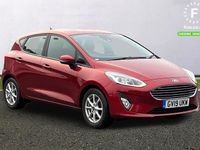 Usado Ford Fiesta Zetec 101 HP (74 kW) 2019 Vermelho Citadino