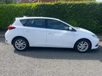 Used Toyota Auris Business Edition 112 HP (82 kW) 2017 White Hatchback