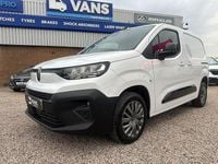 Usado Citroën Berlingo 101 HP (74 kW) 2024 Branco Monovolume