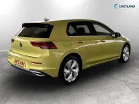 Second-hand VW Golf VII Style 150 CP (110 kW) 2020 Galben Hatchback