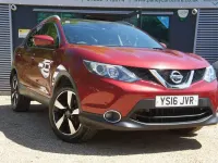 Used Nissan Qashqai N-Connecta 110 HP (80 kW) 2016 Red SUV