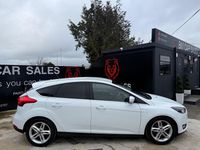 Used Ford Focus Zetec 125 HP (91 kW) 2015 White Hatchback