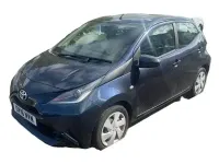 Usado Toyota Aygo X-play 68 CV (50 kW) 2016 Azul Utilitario