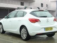 Used Vauxhall Astra Excite 2014 White Hatchback