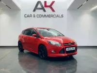 Usado Ford Focus Zetec 125 HP (91 kW) 2012 Vermelho Citadino