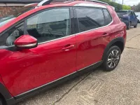 Käytetty Peugeot 2008 Allure 2017 Punainen Katumaasturi
