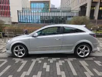 Używany Vauxhall Astra SRi 150 KM (110 kW) 2010 Srebrny Hatchback