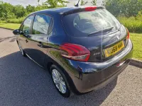 Used Peugeot 208 Signature Sky 82 HP (60 kW) 2019 Black Hatchback