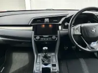 Begagnad Honda Civic SR 126 HK (92 kW) 2018 Röd Halvkombi