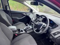 Begagnad Ford Focus Titanium 115 HK (84 kW) 2013 Röd Halvkombi