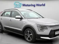 Begagnad Kia Niro 141 HK (103 kW) 2023 Grå SUV