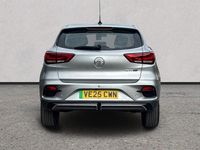 Usado MG ZS SE 114 kW (156 HP) 2025 Prateado SUV