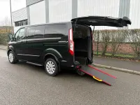 Usado Ford Tourneo Titanium 130 CV (95 kW) 2021 Negro Monovolumen