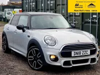 Używany Mini Cooper Hatch 136 KM (100 kW) 2018 Srebrny Hatchback