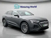 Begagnad Audi Q8 e-tron S-Line 300 kW (408 HK) 2023 Grå SUV