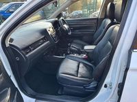 Used Mitsubishi Outlander 150 HP (110 kW) 2018 White SUV