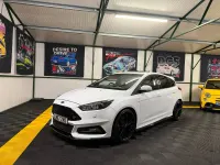 Used Ford Focus ST 250 HP (183 kW) 2017 White Hatchback