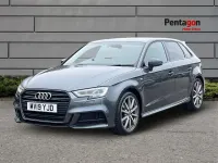Usado Audi A3 Black Edition 113 HP (83 kW) 2019 Cinzento Sedan
